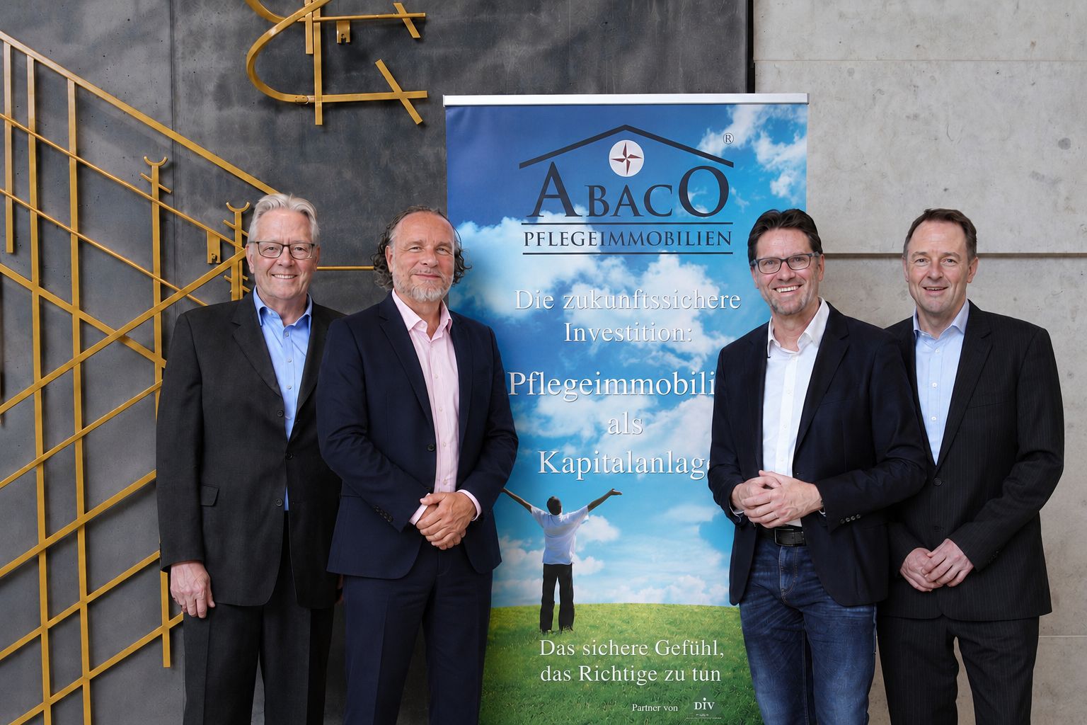 Gut Beraten und zum Bestpreis verkauft Glücklicher Immobilienverkäufer bei der Immobilienbewertung