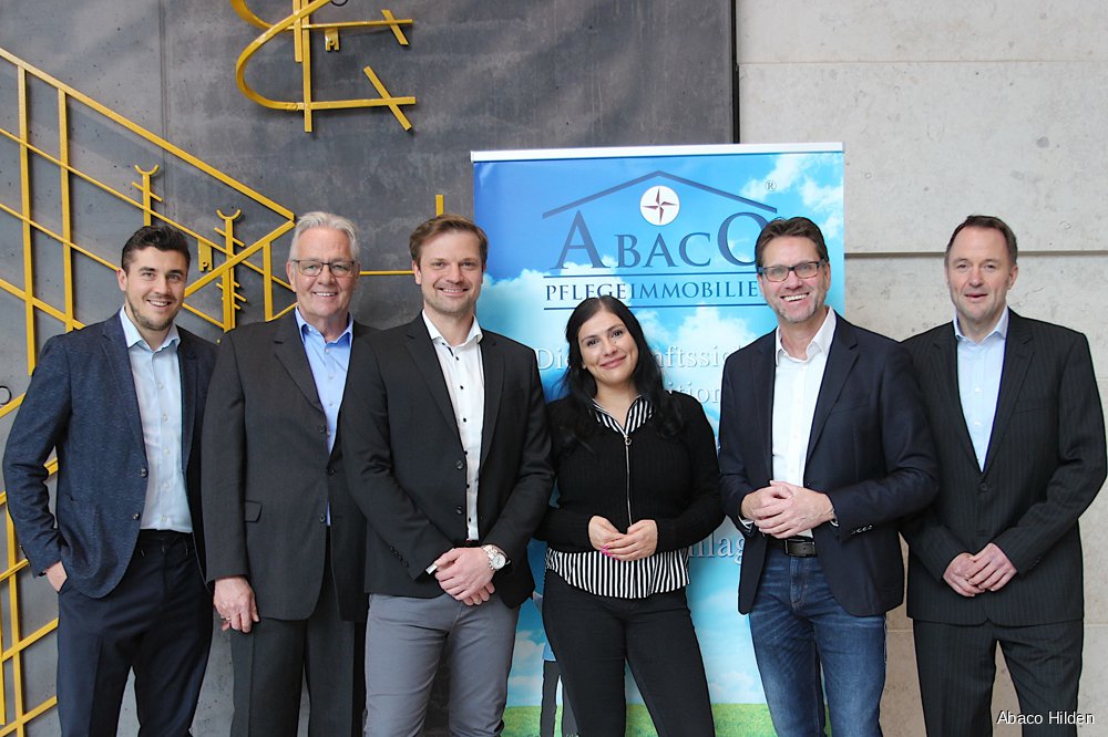 Gut Beraten und zum Bestpreis verkauft Glücklicher Immobilienverkäufer bei der Immobilienbewertung